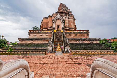 Ancient pagoda at Wat Chedi Luang temple in Chiang Mai, Thailand の写真素材