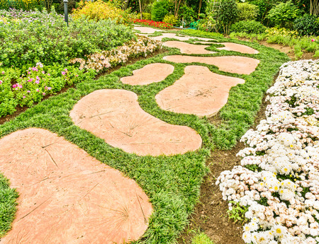 Walkway in garden ,Royal Park Rajapruek in chiang mai,Thailandのeditorial素材