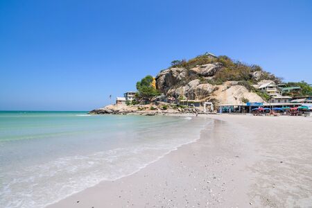 HUA HIN ,THAILAND - APRIL 5 : Khaotakeab Beach is place for tourist on April 5, 2016 in Hua Hin, Thailand.のeditorial素材