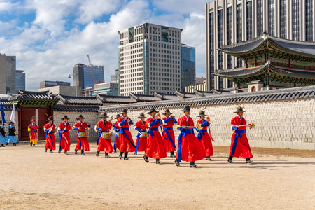 SEOUL, SOUTH KOREA, OCTOBER 18, 2018 : Royal Guards changing ceremony with Korean traditional military clothingis reenacted at Gyeongbokgung Palace's Gwanghwamun Gate.のeditorial素材