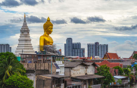 BANGKOK, THAILAND - JUNE 16, 2020 : The big golden buddha statue under construction seen from a distance at Khlong Bangkok Yai, Bangkok, Thailandのeditorial素材