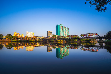 CHIANG MAI, THAILAND - NOVEMBER 8, 2022 : Reflection of Iron Bridge and colorful light lantern in sunrise. Loi Krathong or Yi Peng Festival in Chiang Mai, Thailandのeditorial素材