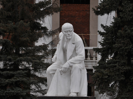 Lenin statue in the town square Prominent. Russiaの写真素材
