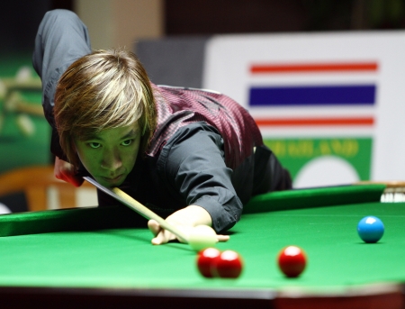 SUPHANBURI, THAILAND - FEB 19  Song Watput Thanyat horn Thanapasitpong participant of Sangsom Thailand ranking circuit 2013 at Patchara Hotel on february 19, 2013 in Suphanburi, Thailand のeditorial素材