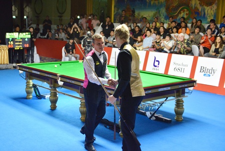 Bangkok, Thailand - SEP 7 Mark Davis beat Neil Robertson 8-4 in the final to win the SangSom Six-red World Championship 2013 at Montien Riverside Hotel on September 7, 2013 in Bangkok, Thailand のeditorial素材