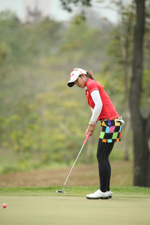 Chonburi, Thailand - FEB 20 Pornanong Phatlum of Thailand in action during Honda LPGA Thailand 2014 at Siam Country Club Pattaya Old Course on February 20, 2014 in Chonburi, Thailand のeditorial素材