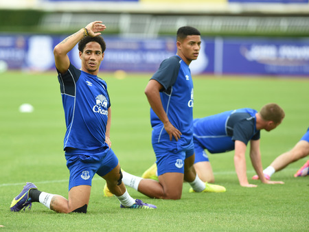 BANGKOK, THAILAND - JULY 26 STEVEN PIENAAR of Everton in action during an evening session at Supachalasai Stadium on July 26, 2014 in Bangkok, Thailand のeditorial素材