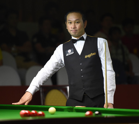 Bangkok, Thailand - SEP 4:Ratchapol Pu-Ob-Orm of Thailand in action during Sangsom Six-red World Championship 2014 at Montien Riverside Hotel on September 4, 2014 in Bangkok, Thailand.のeditorial素材