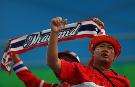 INCHEON - SEP 22:Unidentified fans of Thailand in 2014 Incheon Asian Games at Moonlight Festival Garden Weightlifting Venue on September 22, 2014 in Incheon, South Korea.のeditorial素材