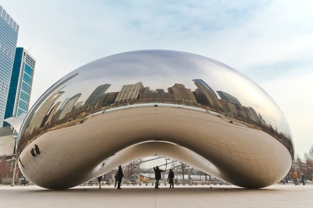 CHICAGO - FEB 2 : Millennium Park in Downtown, Chicago on February 2, 2010. Cloud Gate, aka "The bean", the sculpture by British artist Anish Kapoor on the AT&T Plaza in Millennium Park のeditorial素材