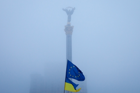 KIEV, UKRAINE - NOVEMBER 24: EuroMaidan - People protest after Ukraine suspended talks with European Union on associationのeditorial素材