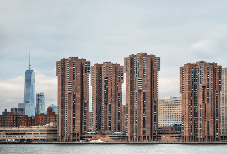 Manhattan, New York City.  View from Queens over the East Riverのeditorial素材