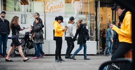 NEW YORK, USA - Apr 27, 2016: Manhattan street scene. The Americans on the streets of New Yorkのeditorial素材