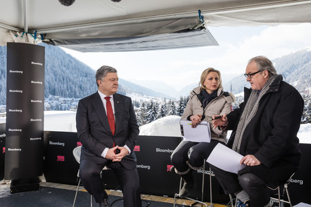 DAVOS, SWITZERLAND - Jan 17, 2017: President of Ukraine Petro Poroshenko during an interview with journalists from Bloomberg, in Davosのeditorial素材