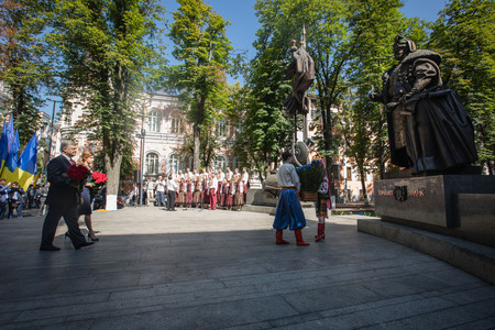 KIEV, UKRAINE - Jun 28, 2017: President of Ukraine Petro Poroshenko and his wife Marina laying flowers at the monument to Hetman Pilip Orlik on the occasion of the Constitution Day of Ukraineのeditorial素材