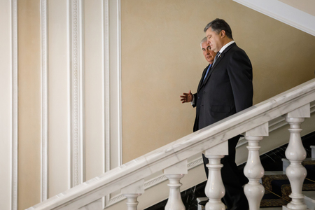 KIEV, UKRAINE - Jul 09, 2017: President of Ukraine Petro Poroshenko and United States Secretary of State Rex Tillerson during a meeting in Kievのeditorial素材