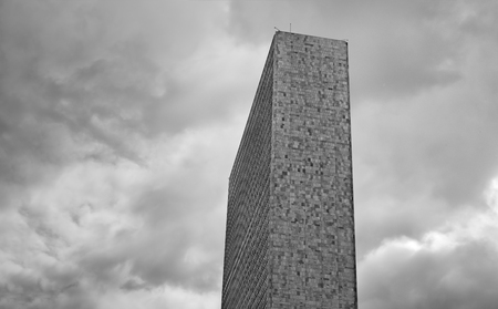 NEW YORK, USA - Sep 19, 2017: United Nations Building in New York City is the headquarters of the United Nations organizationのeditorial素材