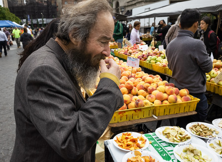 New York, USA - Sep 24, 2018: Manhattan street scene. Food market scene in Manhattan. The Americans on the streets of NYCのeditorial素材