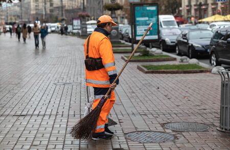 Kyiv, Ukraine - Sep. 27, 2019: Municipal employee removes trash and sweeps the street on Khreshchatyk street in Kyivのeditorial素材