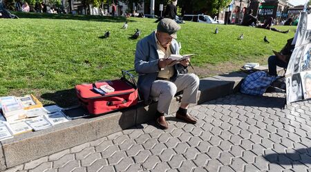 Kyiv, Ukraine - May. 03, 2017: Street scene in Kyiv, the capital of Ukraine. Book seller on Independence Square in Kievのeditorial素材