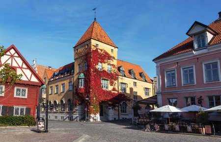 Visby, Gotland, Sweden- Oct 1, 2021: Autumn at the main square in Visby Center Stora Torget. View about the street Strandgatan and Donnerplats in the old town of Visbyのeditorial素材