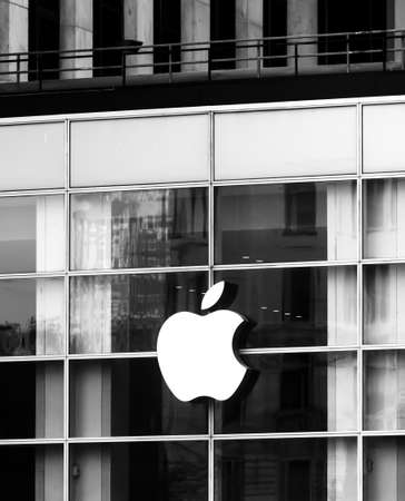 NEW YORK CITY, USA - Sep. 17, 2017: Apple store logo at Fifth Avenue in New York City, NY, USAのeditorial素材