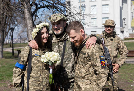 KYIV, UKRAINE - Apr. 07, 2022: War and Love. Members of the Kyiv territorial defense married in Kyiv under the laws of martial law, Kyiv, Ukraineのeditorial素材