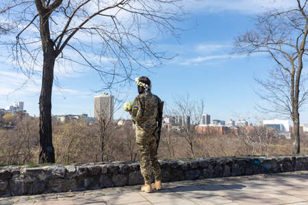 KYIV, UKRAINE - Apr. 07, 2022: War and Love. Members of the Kyiv territorial defense married in Kyiv under the laws of martial law, Kyiv, Ukraineのeditorial素材