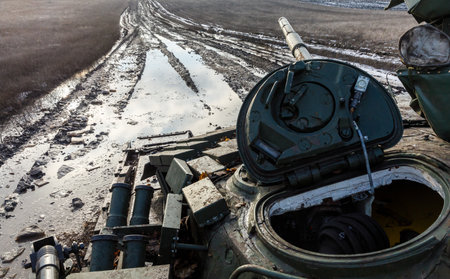 KHARKIV Reg, UKRAINE - Dec. 20, 2023: Tank battalion of the 41st Mechanized Brigade of the Armed Forces of Ukraine in Kharkiv region, Ukraine.のeditorial素材