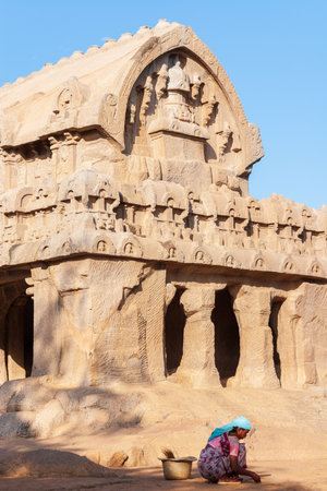 Mahabalipuram, India - September 3, 2007: Woman cleaning the Shore Temple, one of India's oldest structural Hindu temples, overlooking the Bay of Bengal.のeditorial素材