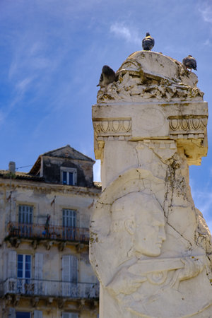 Pigeons on statue 10th Infantry Battalion Square in Corfu Town in Greeceの写真素材