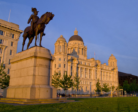 Liverpool, UK - May 27, 2014  Historic Port of Liverpool building and Equestrian statue of King Edward VII on 27th May 2014 のeditorial素材