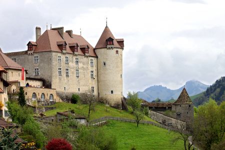The Castle of GruyÃ¨res (chÃ¢teau de GruyÃ¨res), located in the medieval town of GruyÃ¨res, Fribourg, is one of the most famous in Switzerland.の写真素材