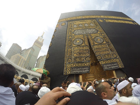 MECCA, SAUDI ARABIA, April 13 2017 -Close Up Kaabah Haram Mosque in Mecca.The door of the Kaaba calledのeditorial素材