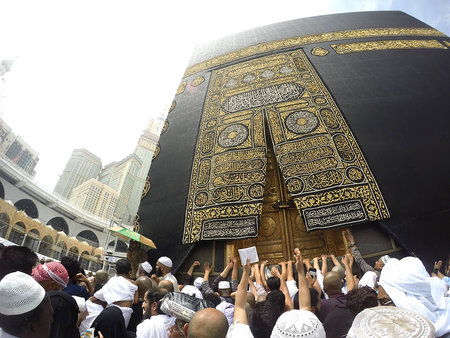 MECCA, SAUDI ARABIA, April 13 2017 -Close Up Kaabah Haram Mosque in Mecca.The door of the Kaaba calledのeditorial素材