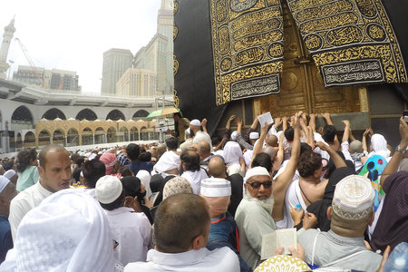 MECCA, SAUDI ARABIA, April 13 2017 -Close Up Kaabah Haram Mosque in Mecca.The door of the Kaaba calledのeditorial素材