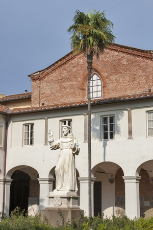 statue of unknown monk in the courtyard of church San Francesco. Lucca, Tuscany, Italy.の写真素材
