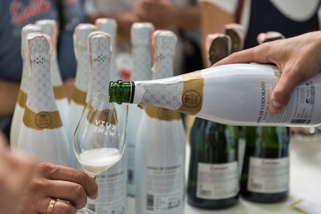 KIEV, UKRAINE - JUNE 02, 2018: Pouring Cava closeup, a Spanish sparkling wine, at Kyiv Wine Festival. 77 winemakers from around the world took part in the big festival organized by Good Wine company.のeditorial素材