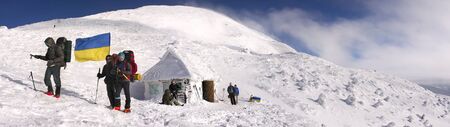 Ukraine, Vorokhta --January 8, 2015: Climbing the Christmas Ukrainian climbers on the top of the main country - Goverlu, with the state the flag and the Rebel Army Roman Shukhevych and Stepan Banderaのeditorial素材