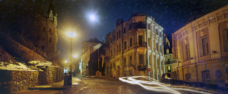 Kiev, Ukraine - December 9, 2008: The famous St. Andrew's descent, street-symbol of the capital. So it was before the renovation. Winter evening, dark, the townspeople have gone home, leaving the machineのeditorial素材