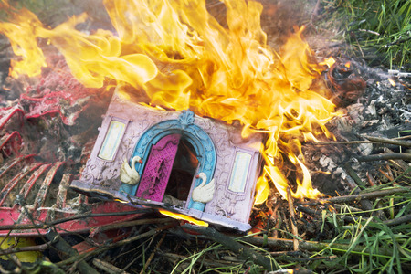 The burning of plastic debris gives off a huge amount of toxic carcinogens, and which does not decompose in nature. Low production culture does not process polymers for a second timeの写真素材