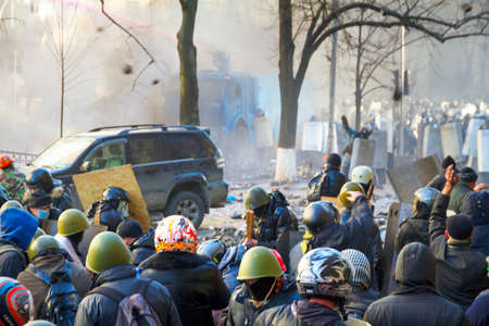 Ukraine, Kiev, February 18, 2014: On the Institutskaya street, the fight of EuroMaidan demonstrators, who advocate joining Europe with government special forces, President Yanukovych. running a water cannon and tear gasesのeditorial素材