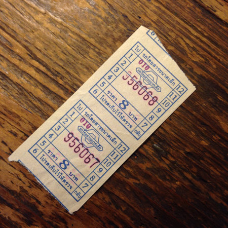 Bus ticket on woodの素材