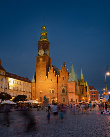 07/21/2022: Old Town Hall on Market Square at dusk. Wroclaw, Polandのeditorial素材