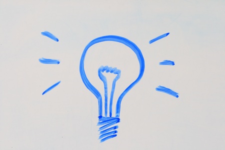 lightbulb drawn in blue marker on a white boardの写真素材