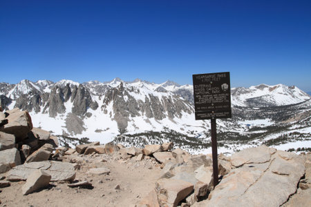the 11760 foot Kearsarge Pass over the Sierra Nevada into Kings Canyon National Park in California with signのeditorial素材