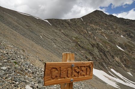 wood closed sign in front of Torreys Peak a Colorado Fourteener Mountainの写真素材