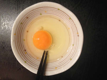 closed up the fresh hens egg in a bowlの写真素材