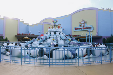 OSAKA, JAPAN - April 12, 2016: Universal Studios Japan (USJ). According to 2015 Theme Index Global Attraction Attendance Report, USJ is ranked fifth among the top 25 amusement parks worldwide.のeditorial素材