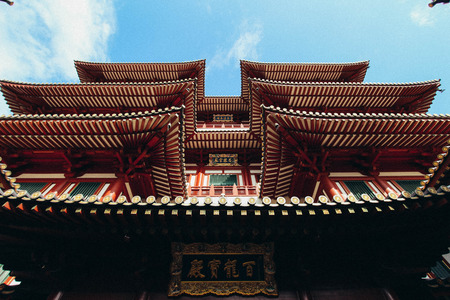 Singapore - September 25, 2016: Buddha Tooth Relic Temple at Chinatown, Singapore.のeditorial素材